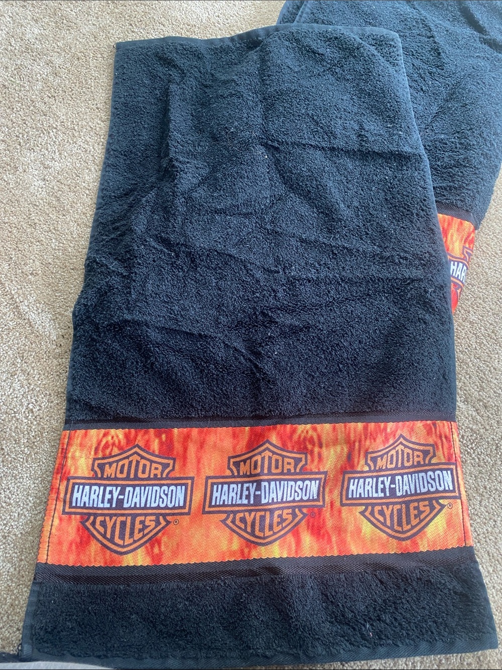 Harley-Davidson Black Towels with Orange Flame Bar & Shield Trim - used - Picture 4 of 7